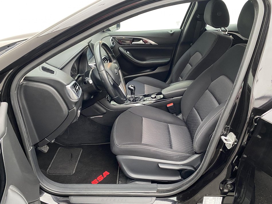 Infiniti Q30 1.5 D 