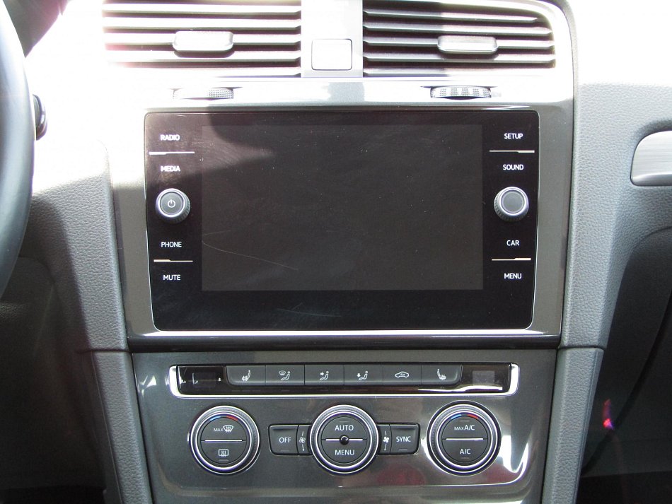 Volkswagen Golf 1.0TSi 
