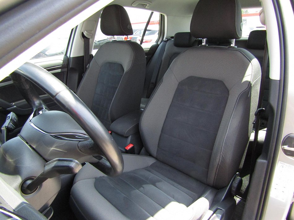 Volkswagen Golf 1.0TSi 