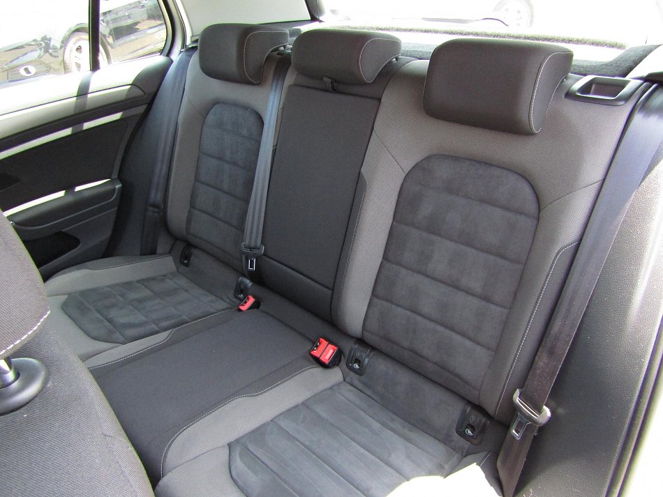 Volkswagen Golf 1.0TSi 