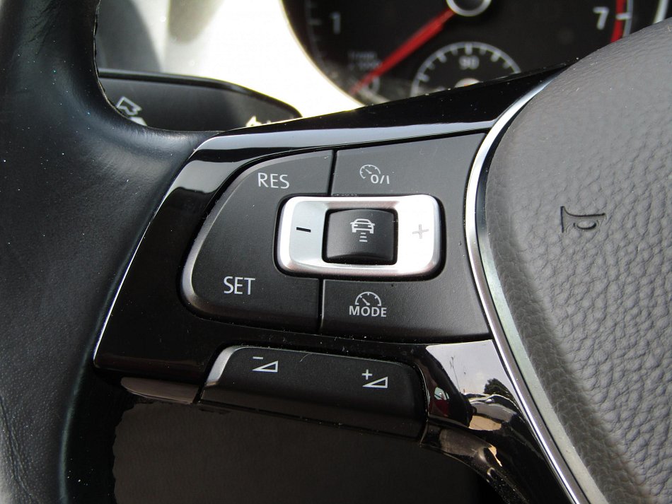 Volkswagen Golf 1.0TSi 