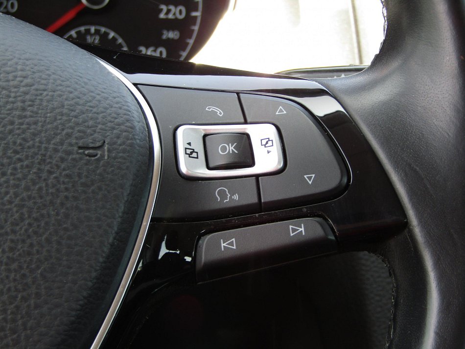 Volkswagen Golf 1.0TSi 