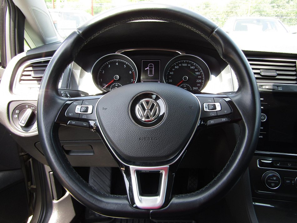 Volkswagen Golf 1.0TSi 