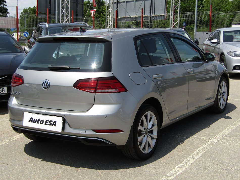 Volkswagen Golf 1.0TSi 