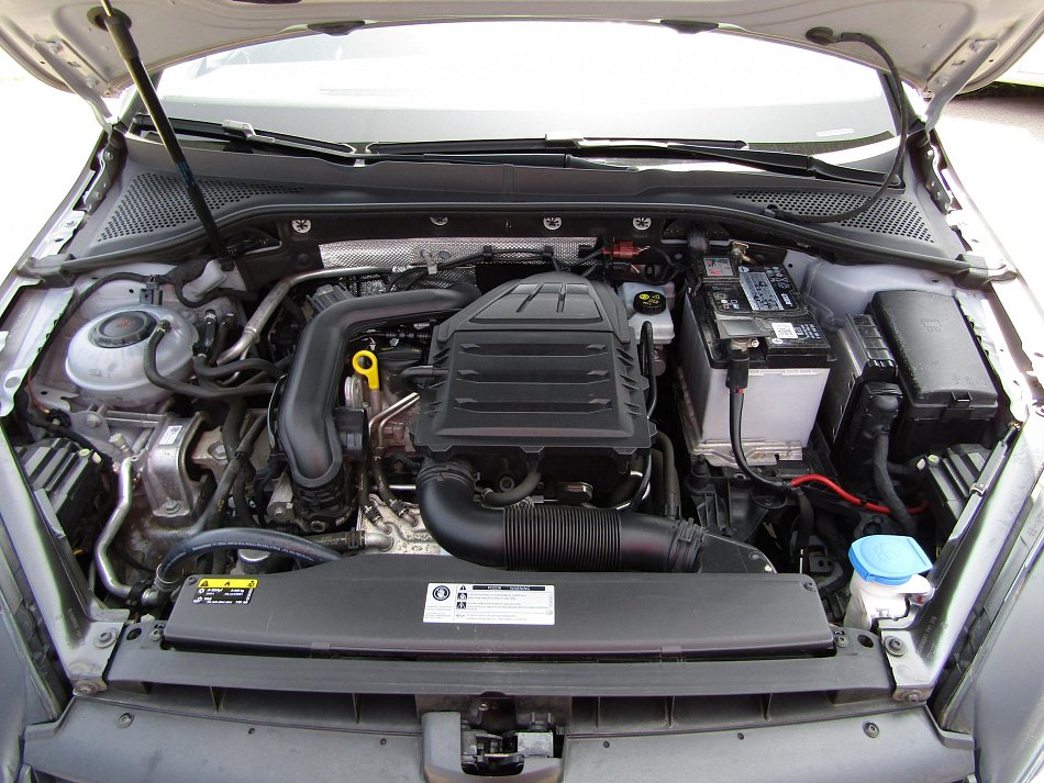 Volkswagen Golf 1.0TSi 