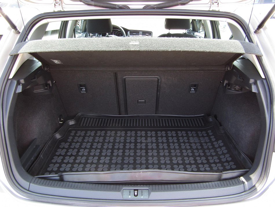 Volkswagen Golf 1.0TSi 