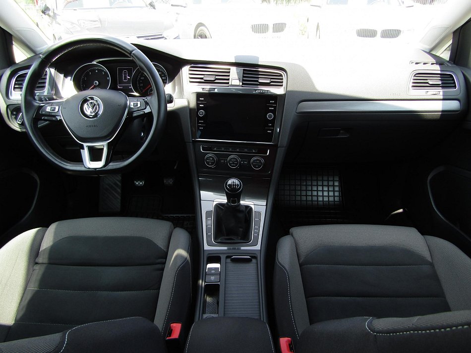 Volkswagen Golf 1.0TSi 
