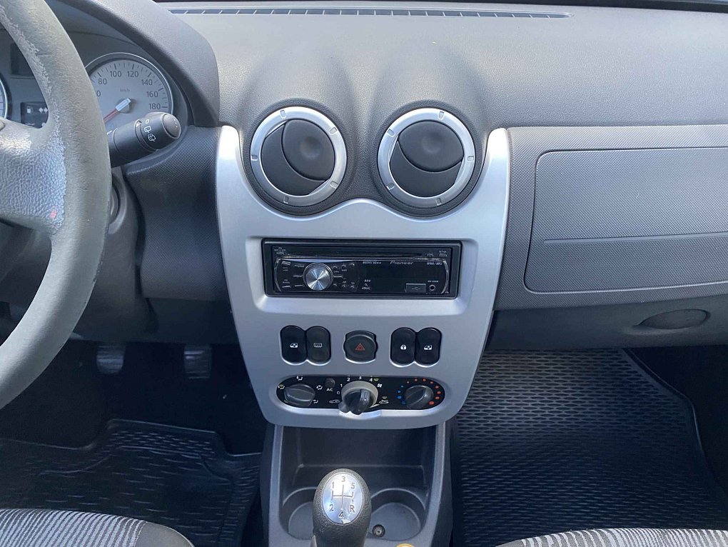 Dacia Sandero 1.4i 