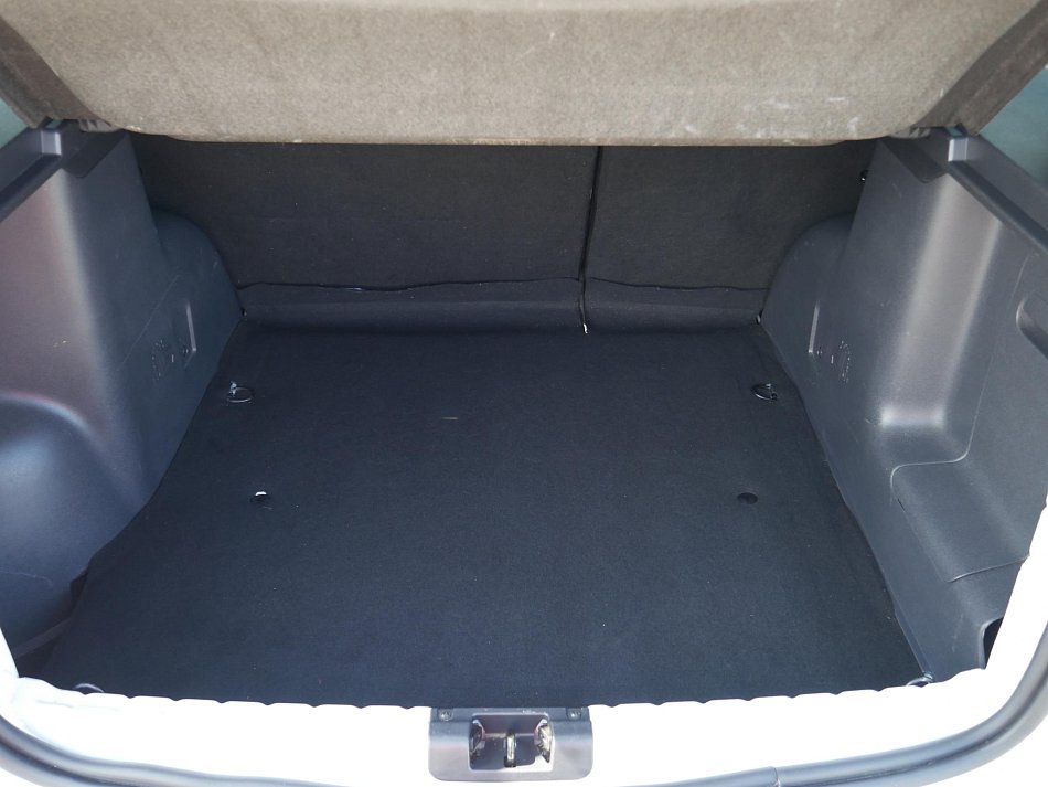 Dacia Duster 1.6 i 