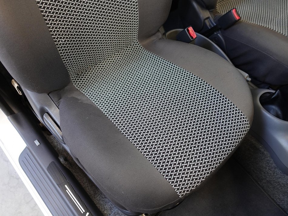 Toyota Yaris 1.0i 