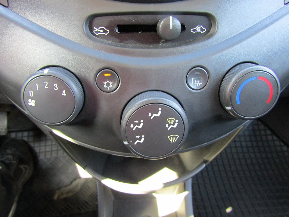 Chevrolet Spark 1.0i 