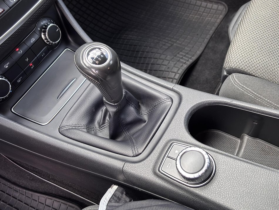 Mercedes-Benz Třída A 1.6i 