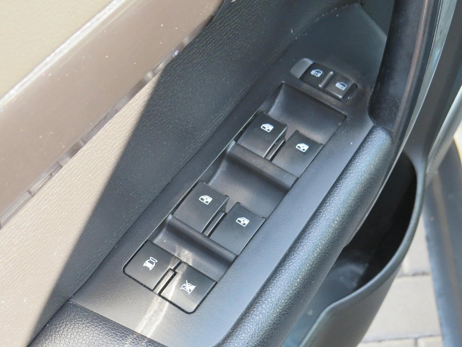 Chevrolet Captiva 2.2 VCDi  4x4, 7míst