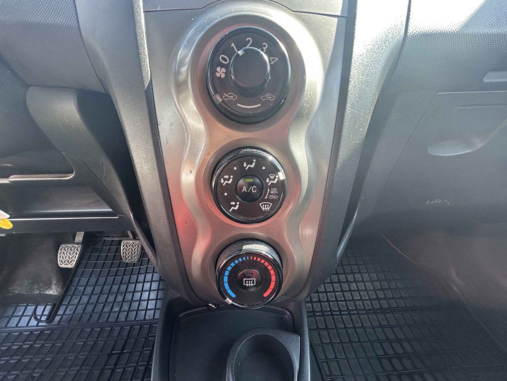 Toyota Yaris 1.0i 