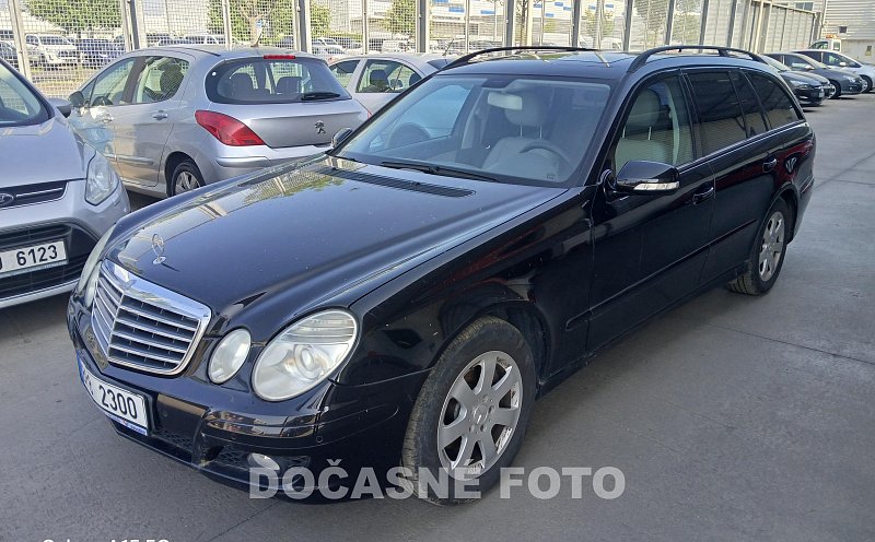 Mercedes-Benz Třída E 1.8i 