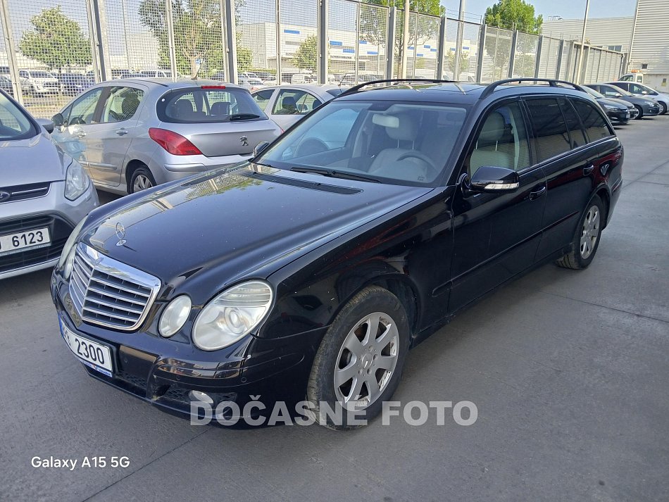 Mercedes-Benz Třída E 1.8i 