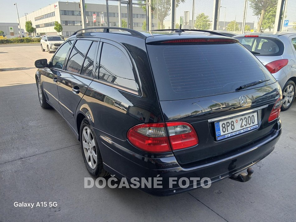 Mercedes-Benz Třída E 1.8i 