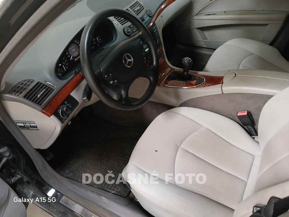 Mercedes-Benz Třída E 1.8i 