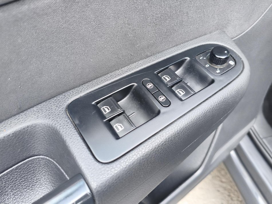 Volkswagen Sharan 2.0 TDi Comfortline 7míst
