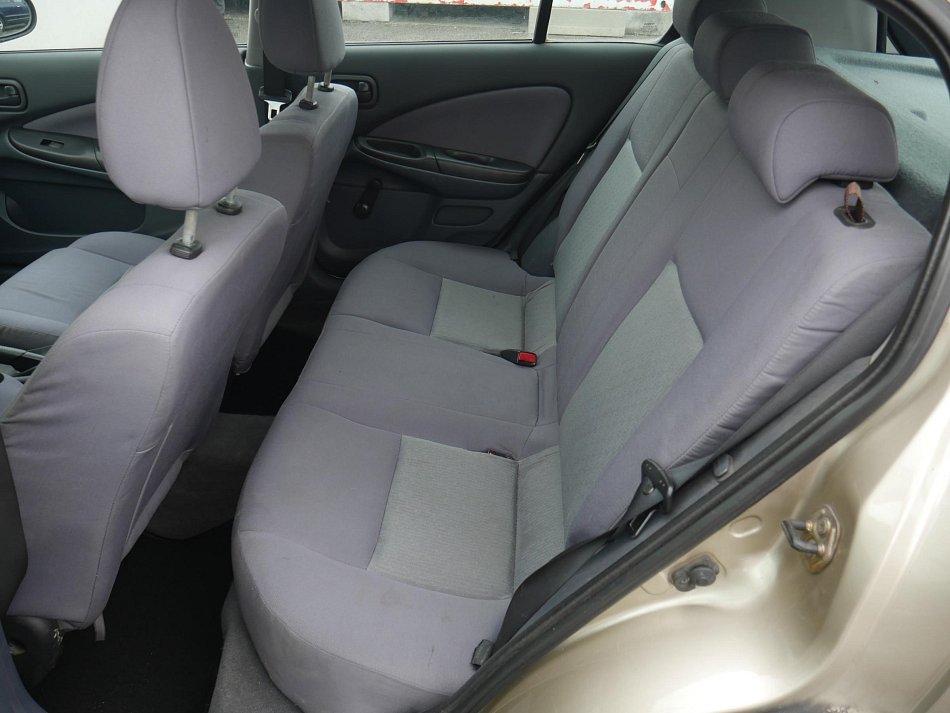 Nissan Almera 1.5 16V 