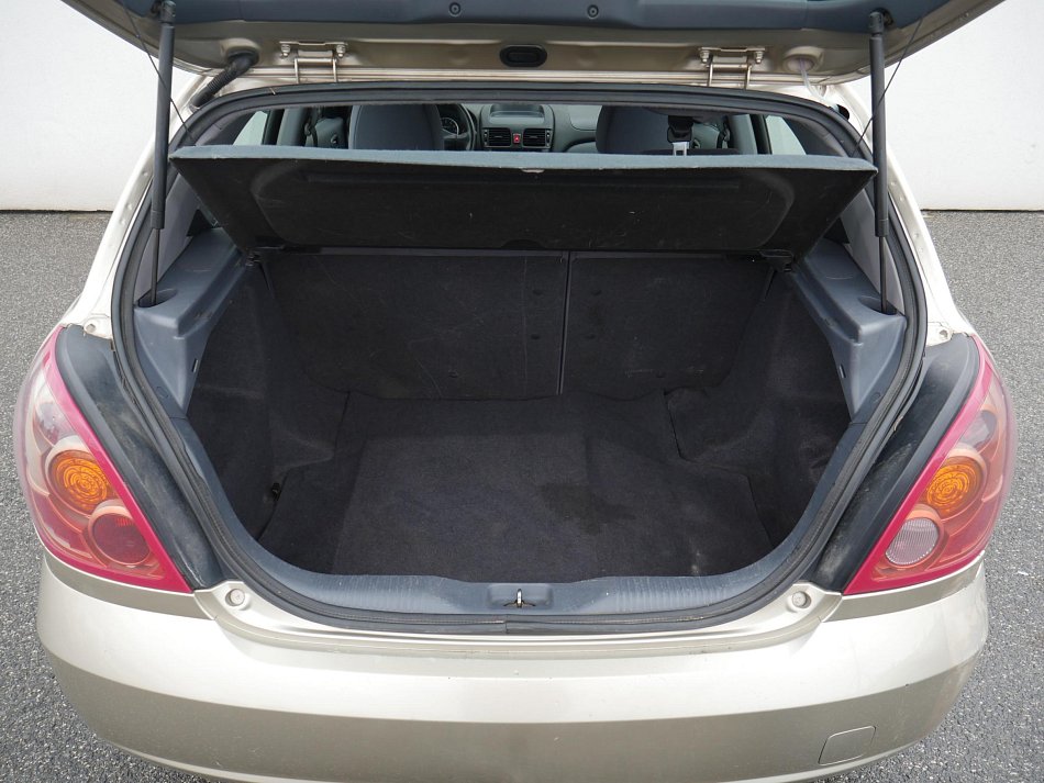 Nissan Almera 1.5 16V 