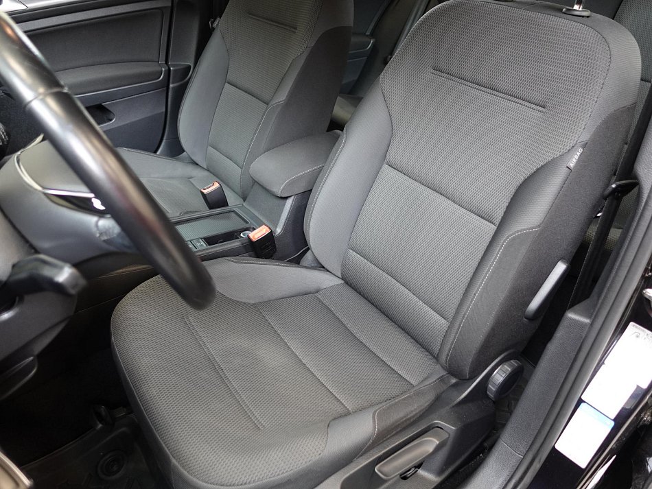 Volkswagen Golf 1.0TSi 