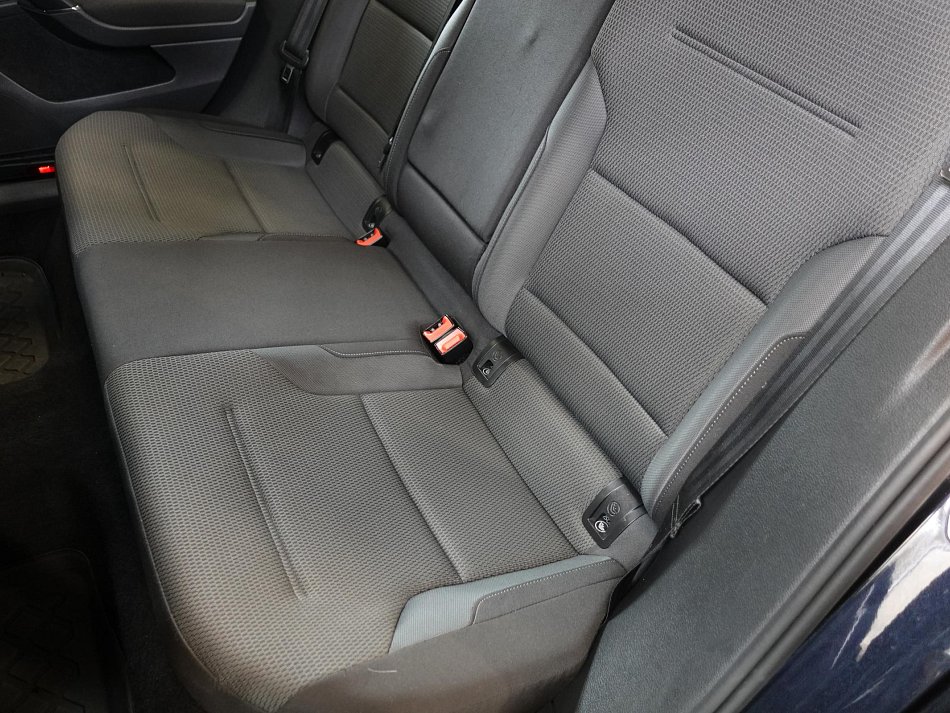 Volkswagen Golf 1.0TSi 