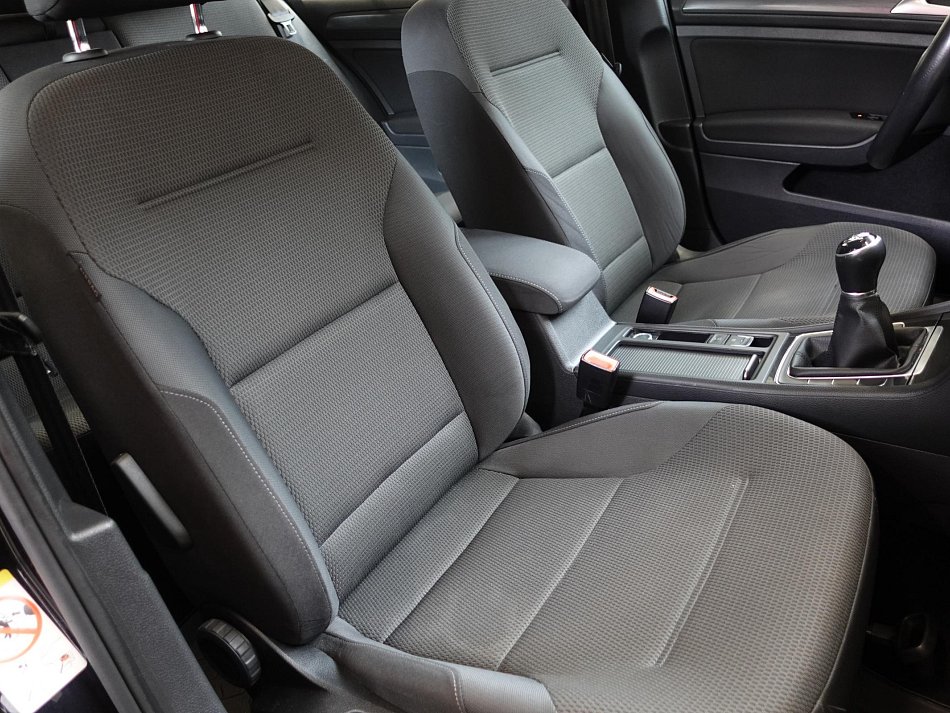 Volkswagen Golf 1.0TSi 