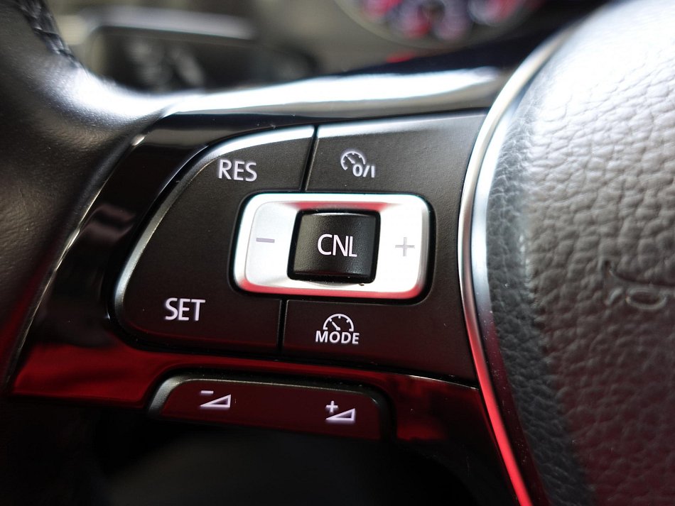 Volkswagen Golf 1.0TSi 