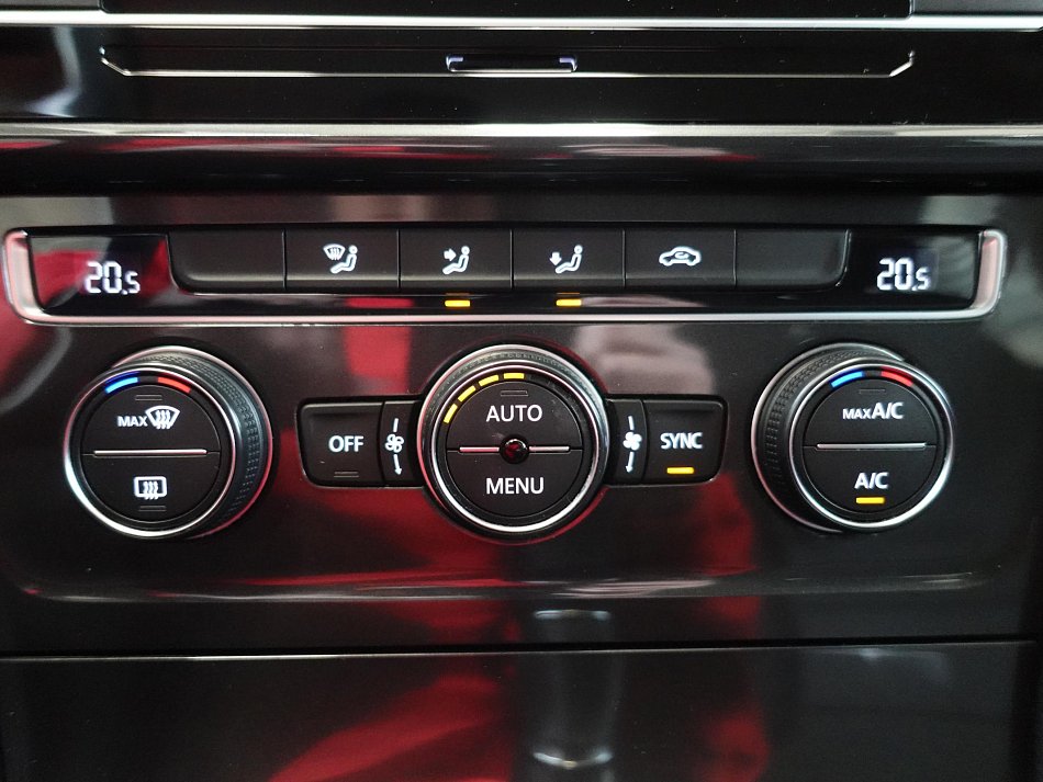 Volkswagen Golf 1.0TSi 