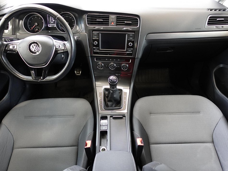 Volkswagen Golf 1.0TSi 