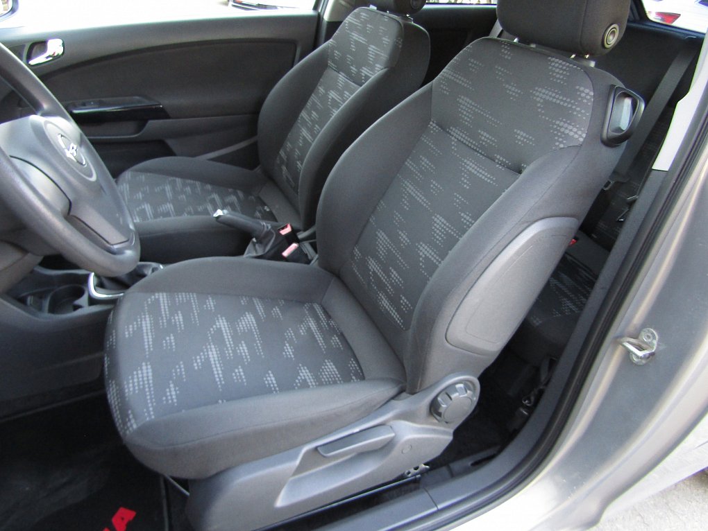 Opel Corsa 1.2 i 