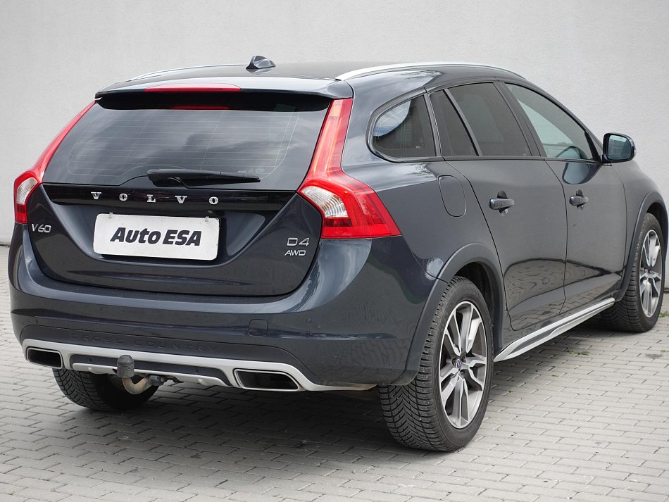 Volvo V60 2.4D4  Cross country