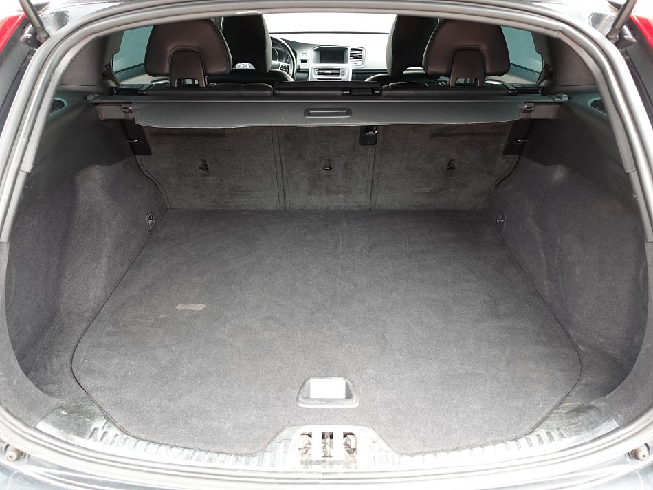 Volvo V60 2.4D4  Cross country