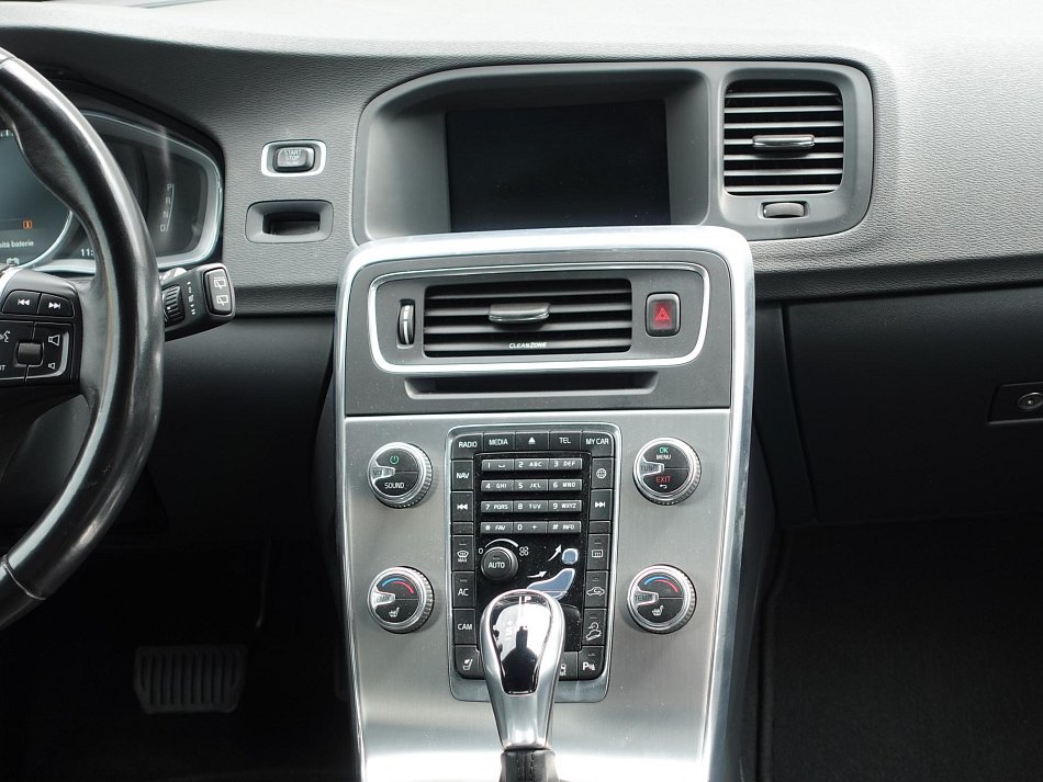 Volvo V60 2.4D4  Cross country