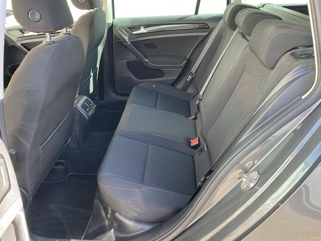 Volkswagen Golf 1.0 TSi Sound