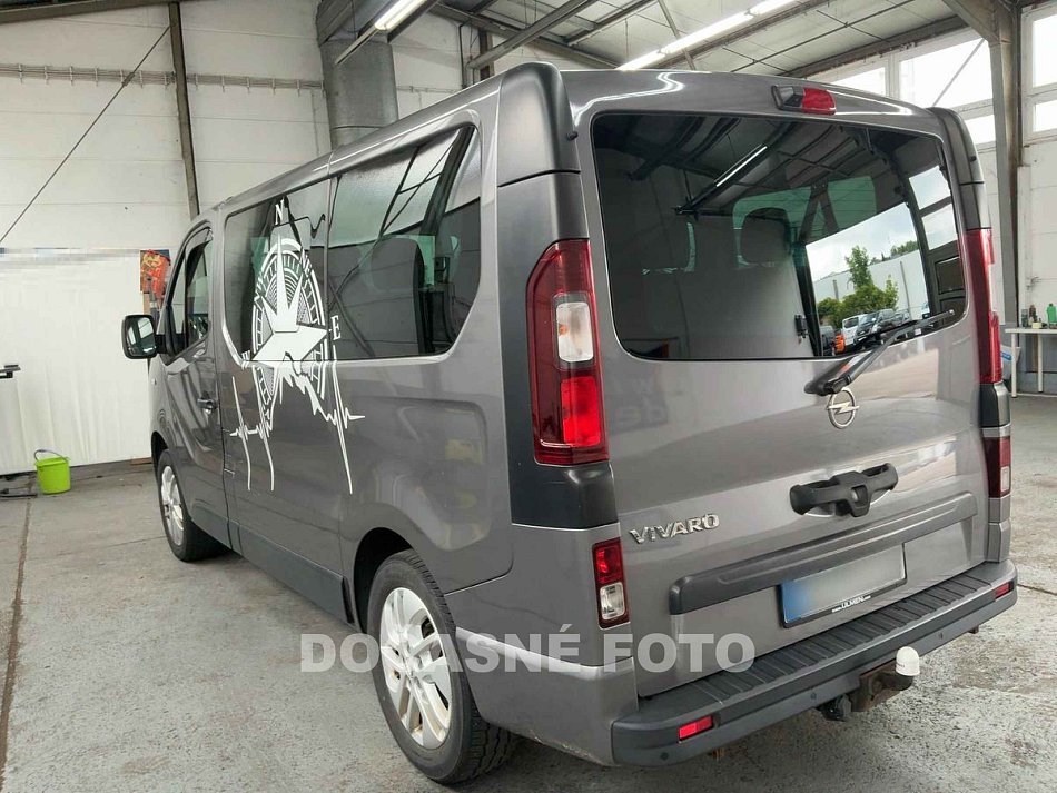 Opel Vivaro 1.6CDTi  8míst