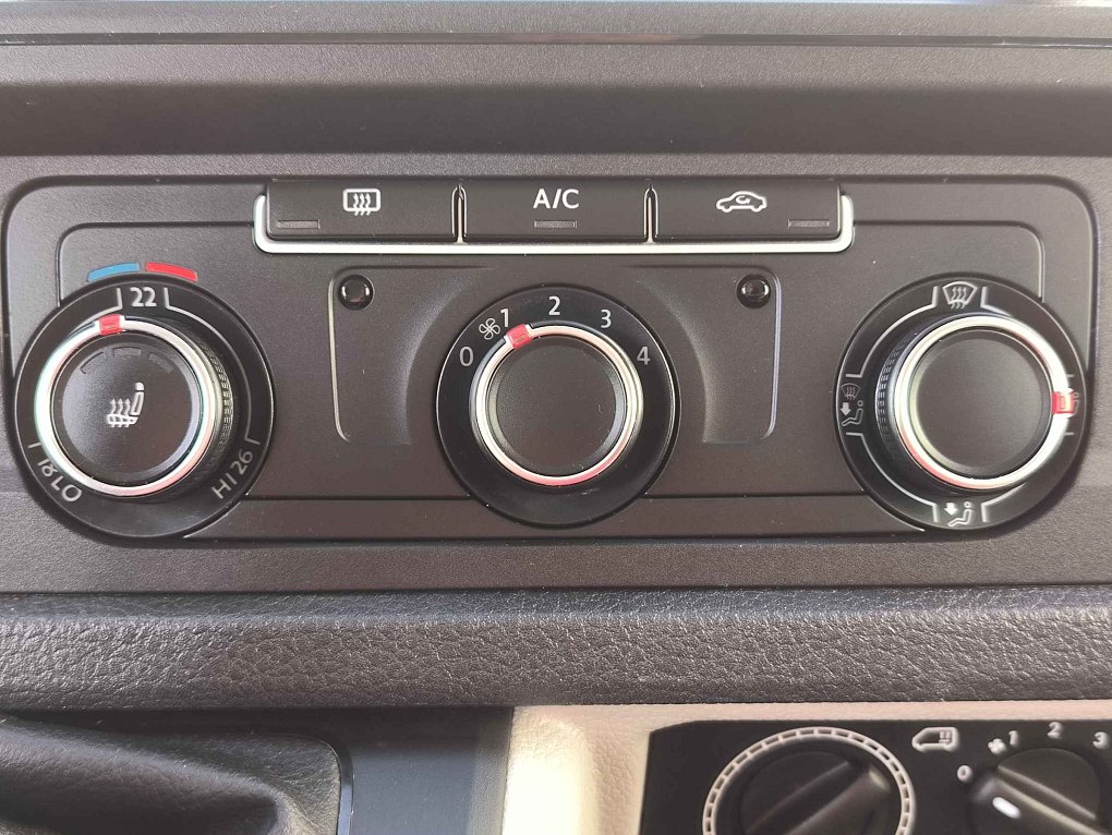 Volkswagen Transporter 2.0TDi  9míst