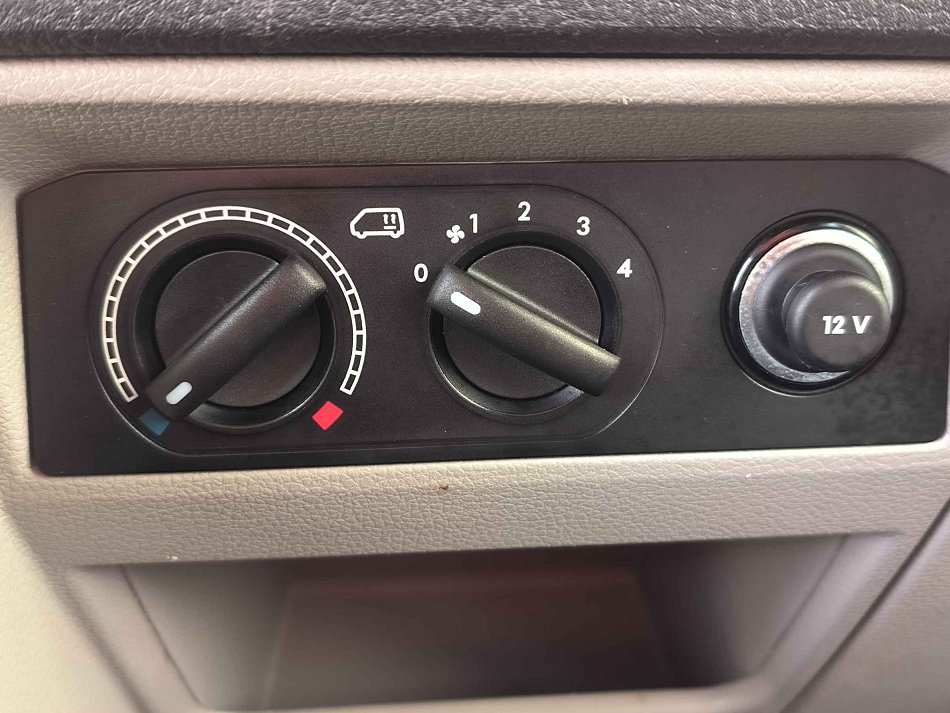 Volkswagen Transporter 2.0TDi  9míst