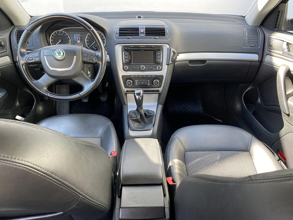 Škoda Octavia II 1.6 TDI Elegance