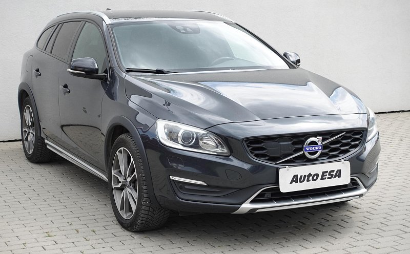 Volvo V60 2.4D4  Cross country