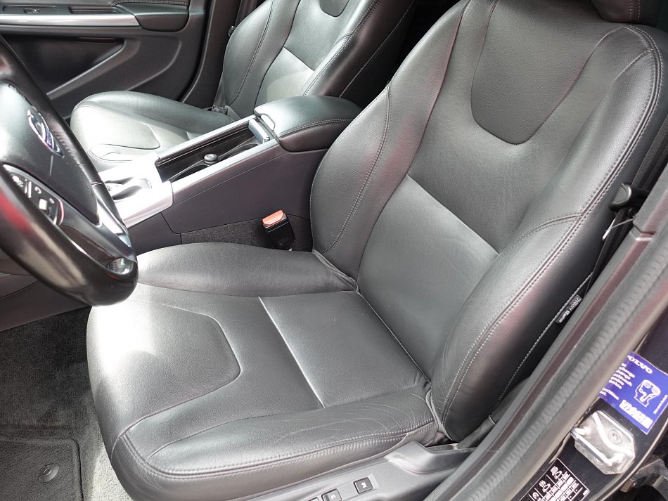 Volvo V60 2.4D4  Cross country
