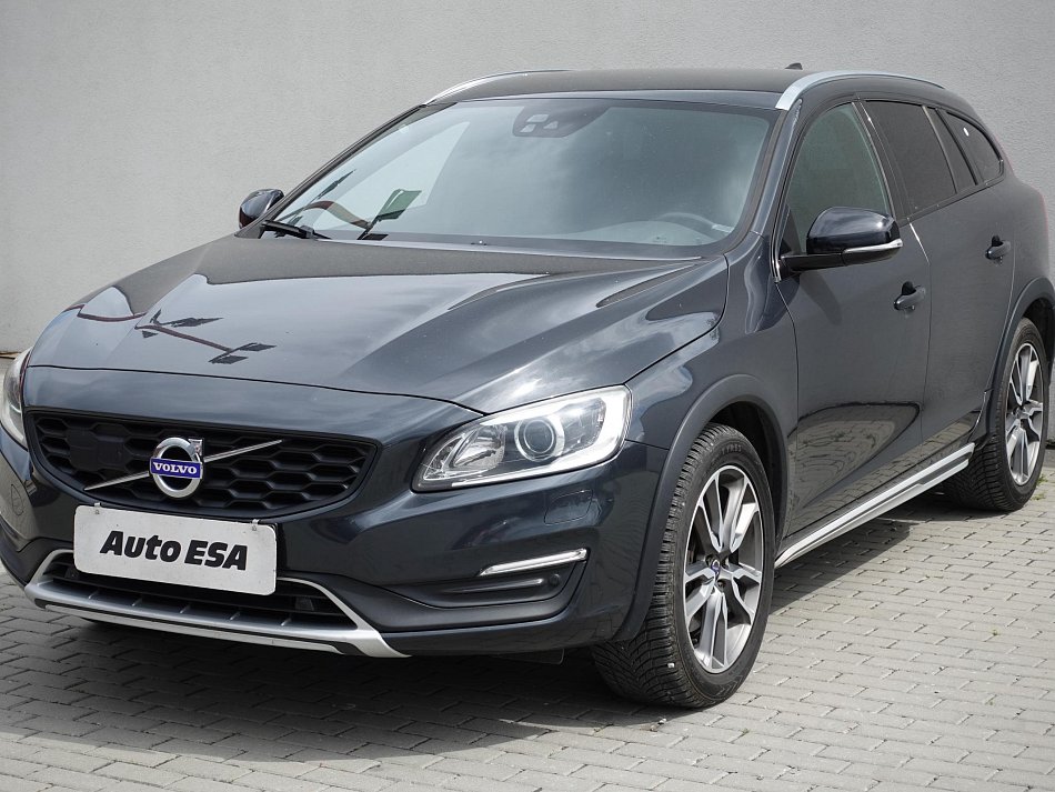 Volvo V60 2.4D4  Cross country
