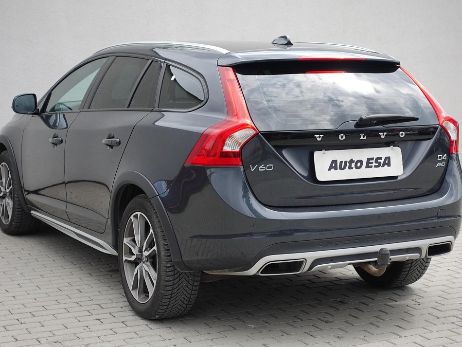Volvo V60 2.4D4  Cross country