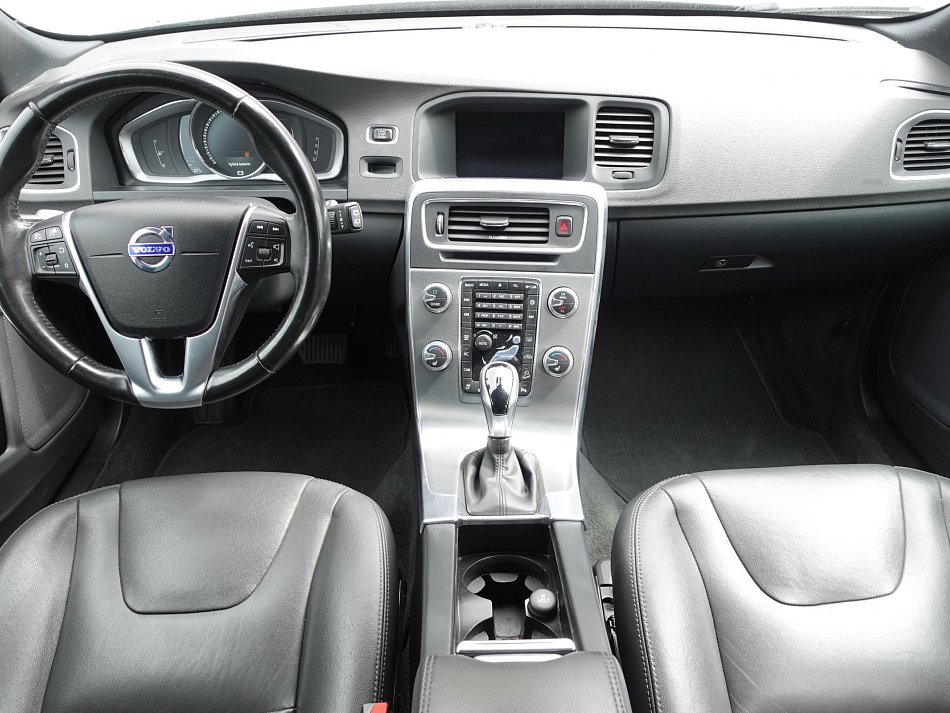 Volvo V60 2.4D4  Cross country
