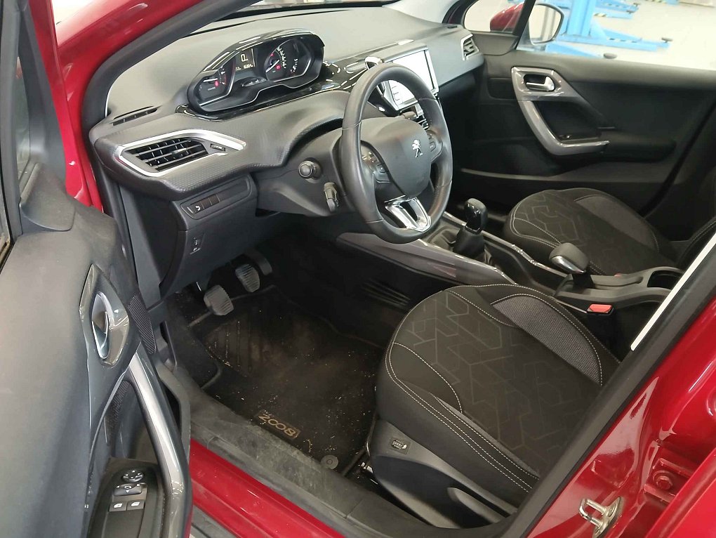Peugeot 2008 1.2i 