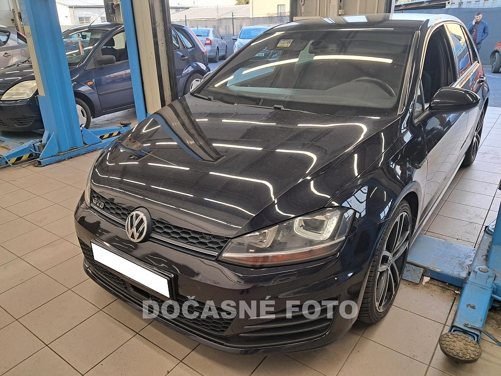 Volkswagen Golf 2.0 TDi 
