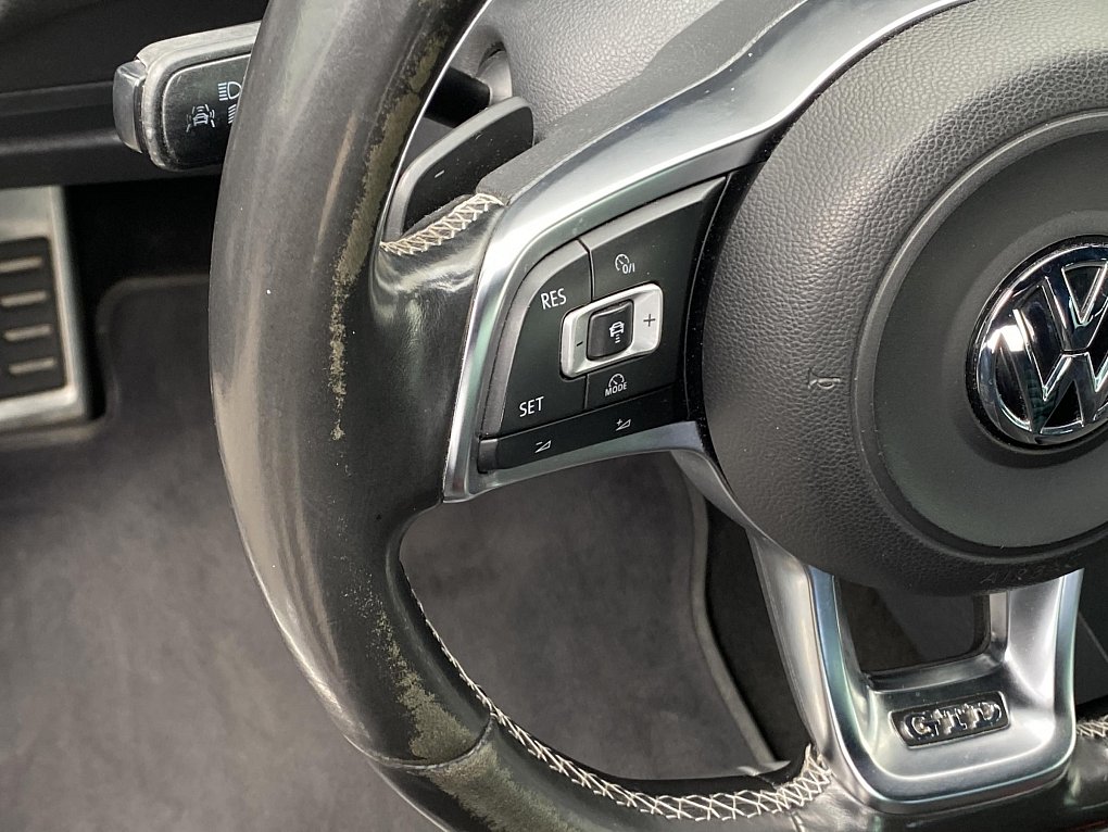 Volkswagen Golf 2.0 TDi 