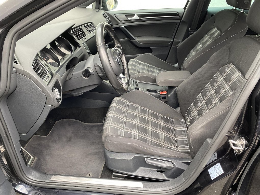 Volkswagen Golf 2.0 TDi 