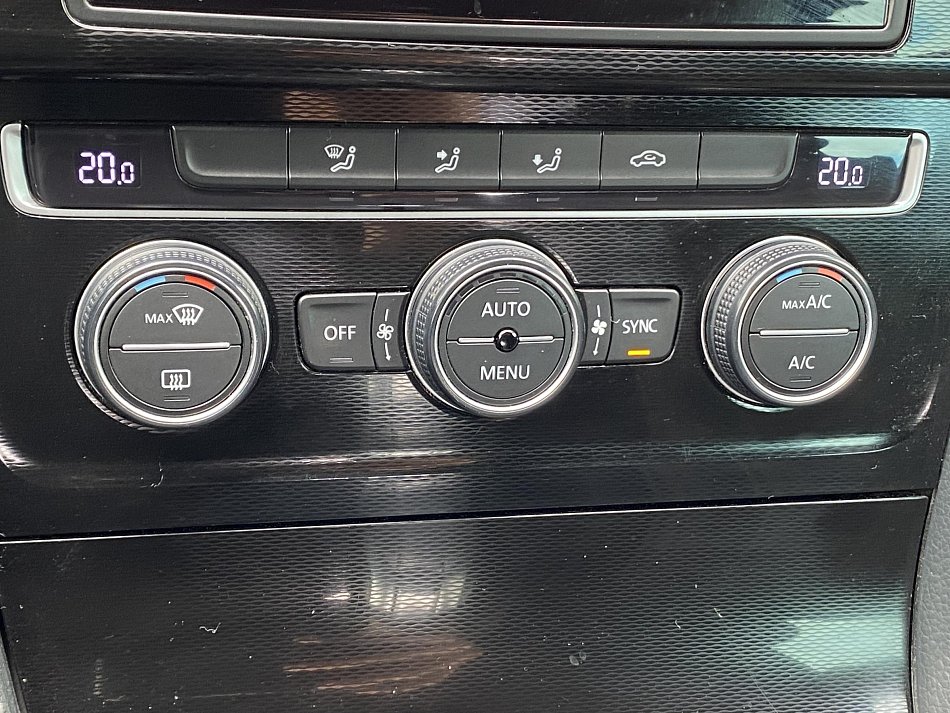 Volkswagen Golf 2.0 TDi 